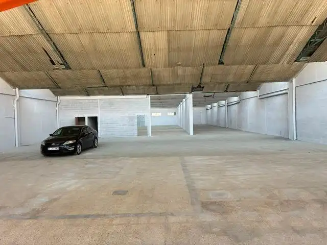 Parkplatz von Fabrikhallen zur Miete in Valls
