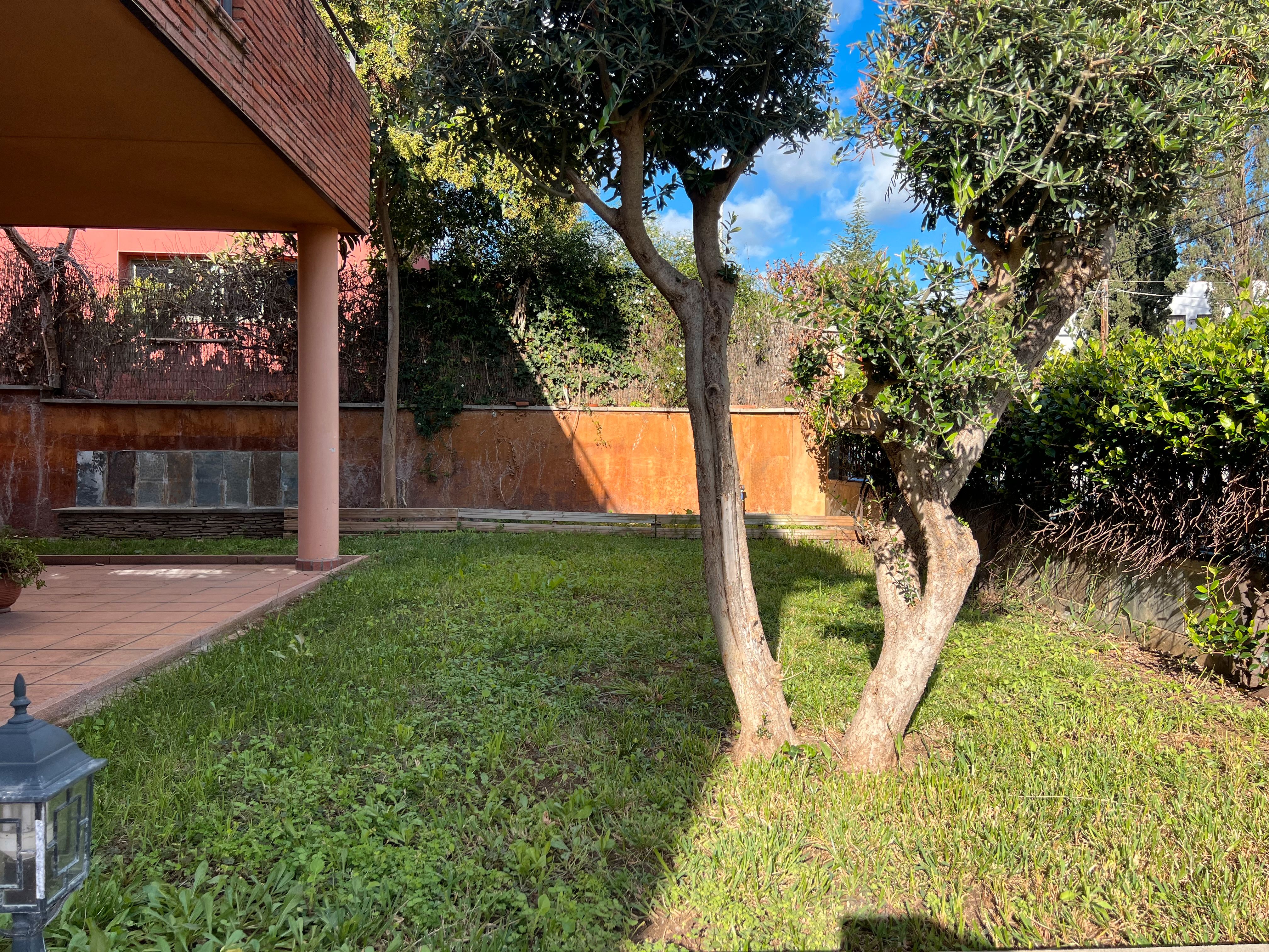 Garden of House or chalet for sale in Sant Boi de Llobregat  with Air Conditioner, Heating and Private garden
