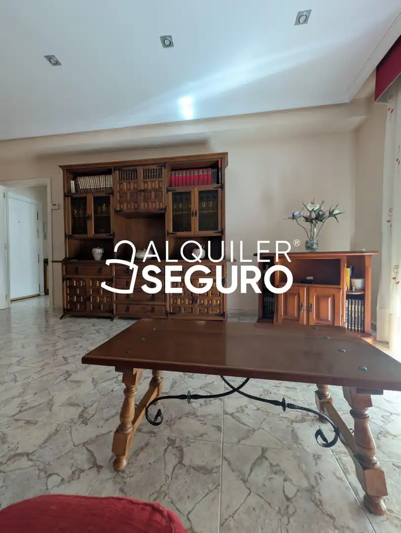 Sala d'estar de Pis de lloguer en Cuenca amb Calefacció, Terrassa i Traster