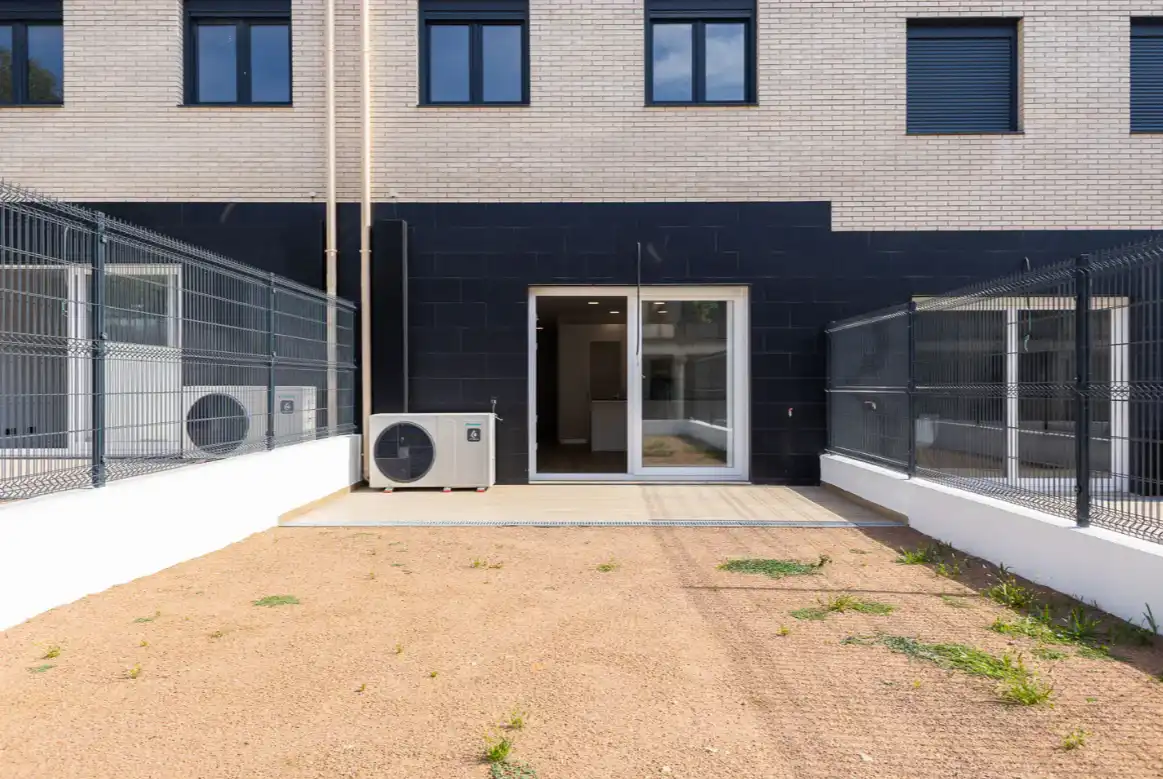 New build Terraced house with garden for sale in Carrer del Pintor Guàrdia, imagen 3