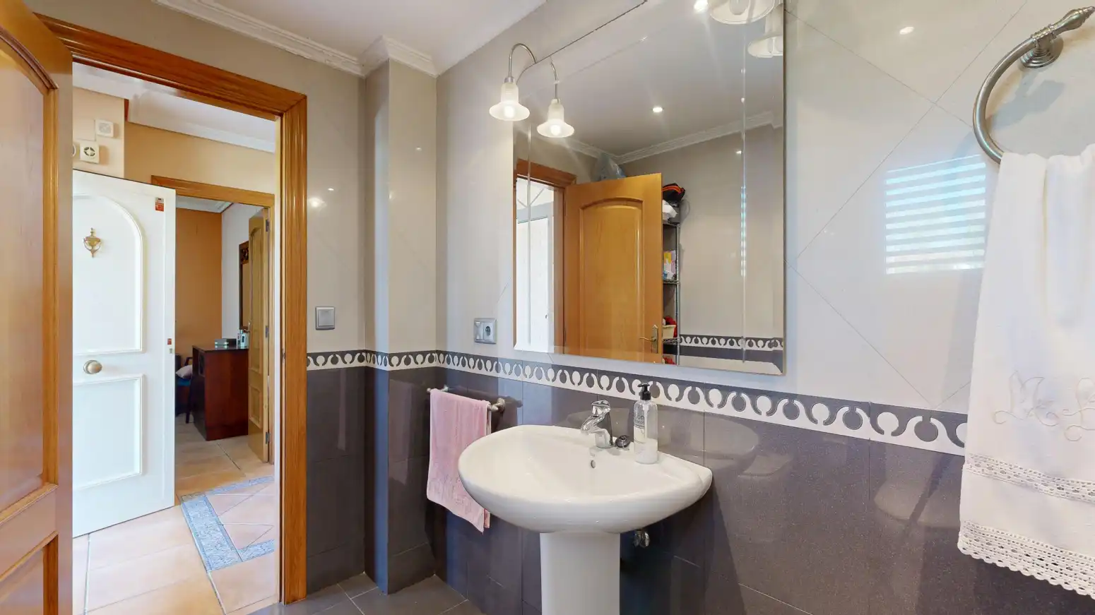Bathroom of Houses for sale in Sagunto / Sagunt  with Private garden, Terrace and Swimming Pool