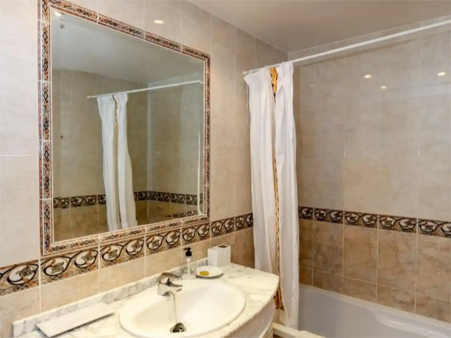 Badezimmer von Wohnung zur Miete in Álora