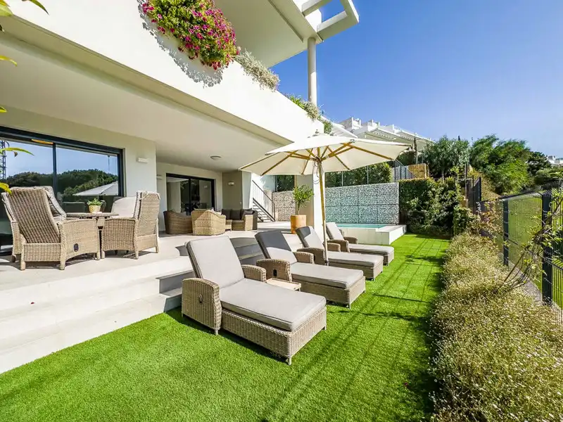 Terrasse von Haus oder Chalet zum Verkauf in Marbella mit Klimaanlage, Heizung und Privatgarten