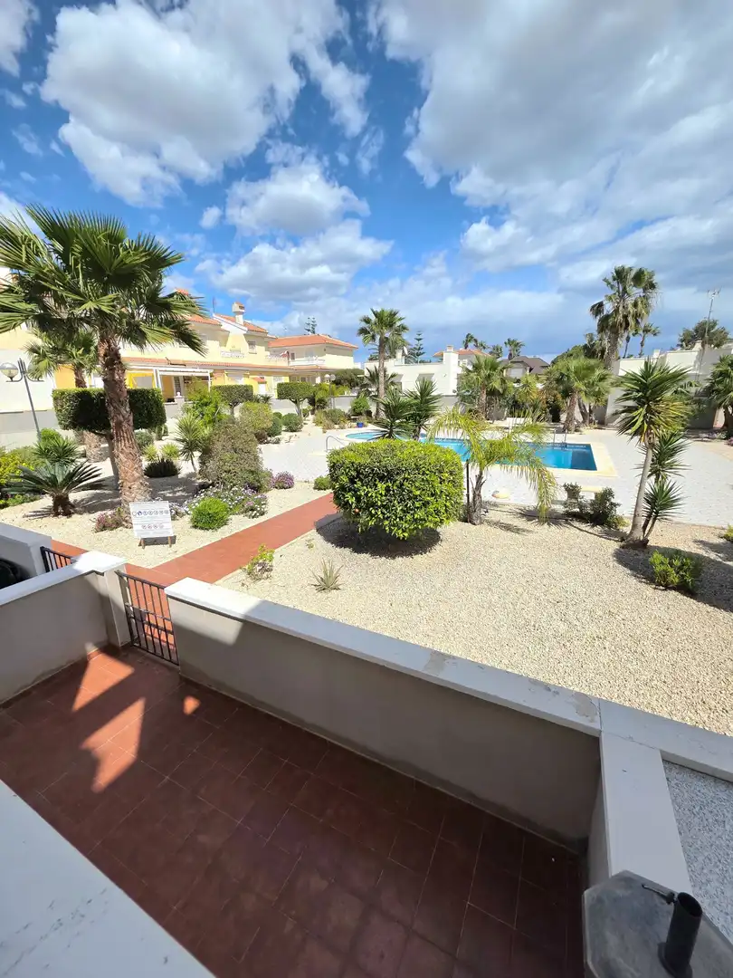 Vista exterior de Casa adosada en venda en Rojales amb Terrassa, Traster i Piscina comunitària