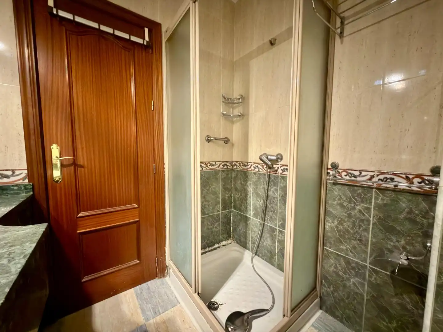 Baño de Piso en venta en Córdoba con Terraza, Trastero y Amueblado