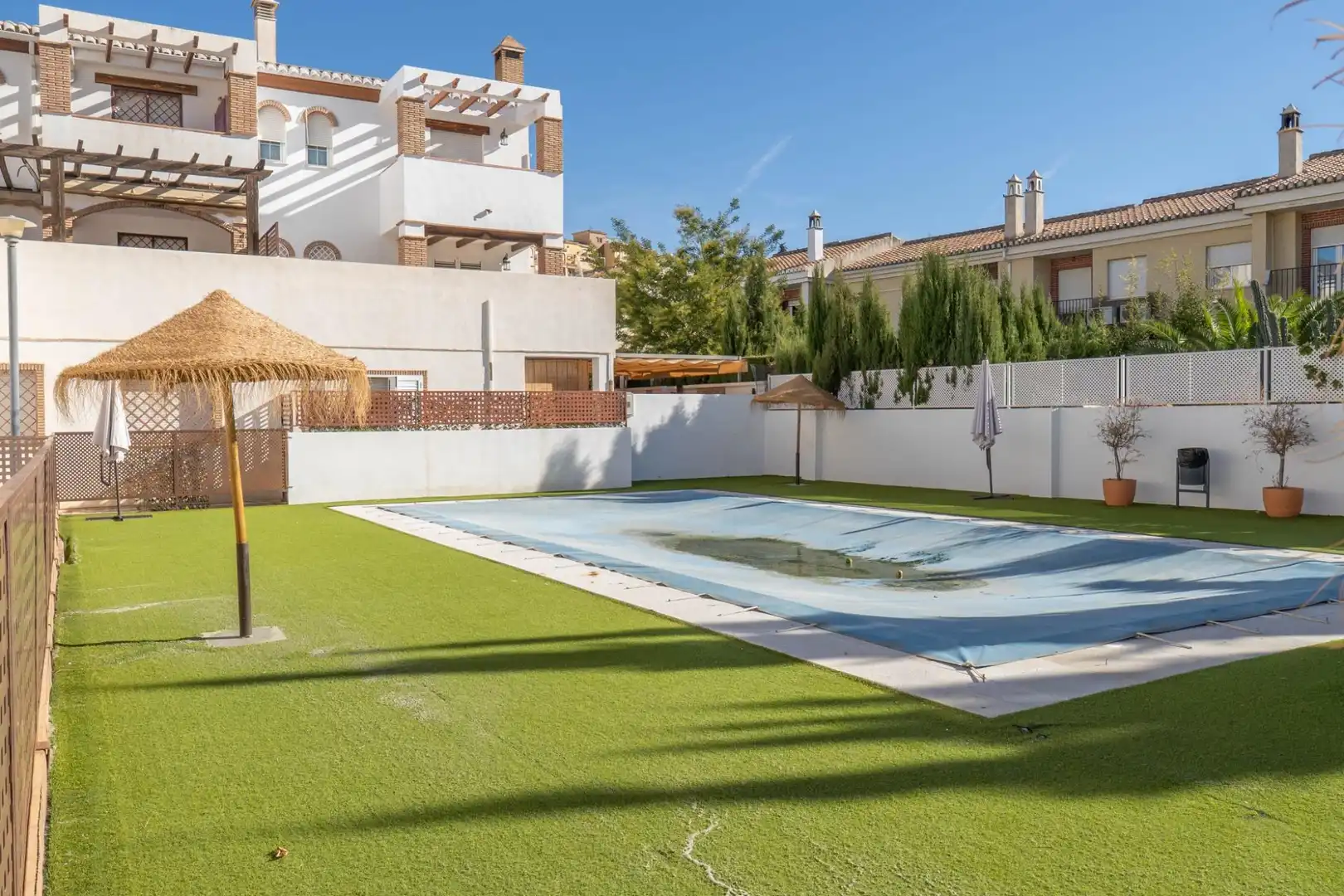 Piscina de Casa adosada en venta en Cenes de la Vega con Aire acondicionado, Calefacción y Jardín privado