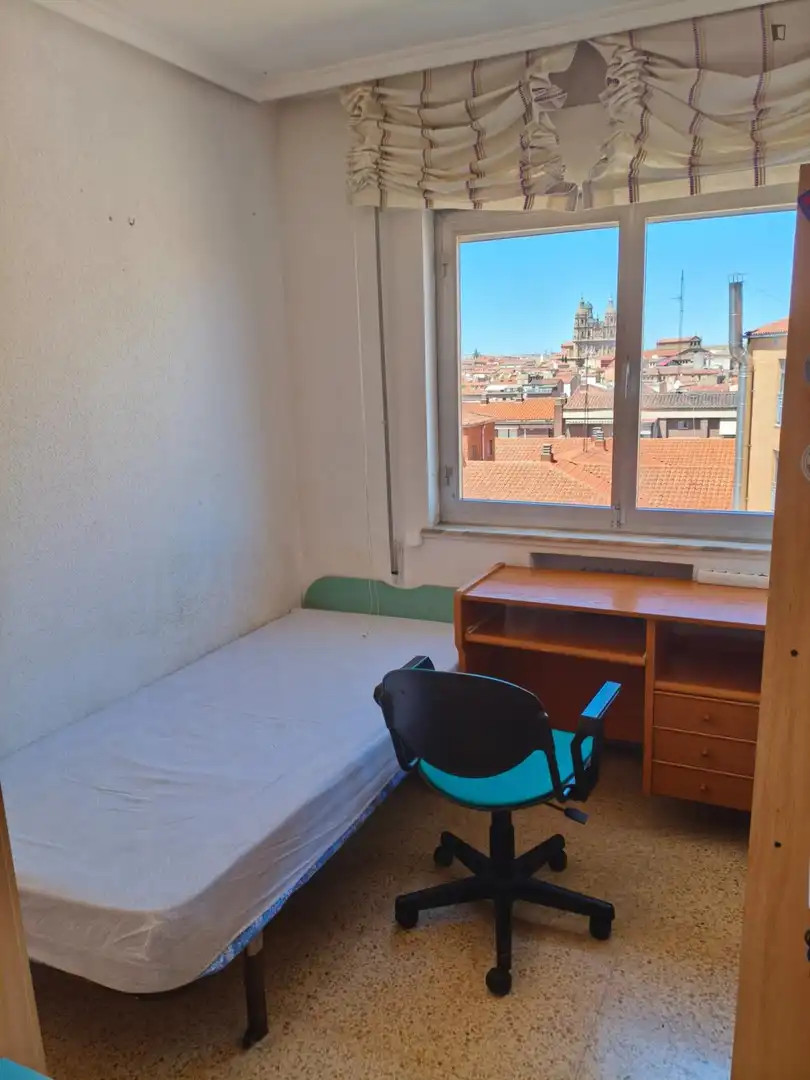 Dormitori de Casa o xalet per a compartir en Salamanca amb Calefacció, Moblat i Forn