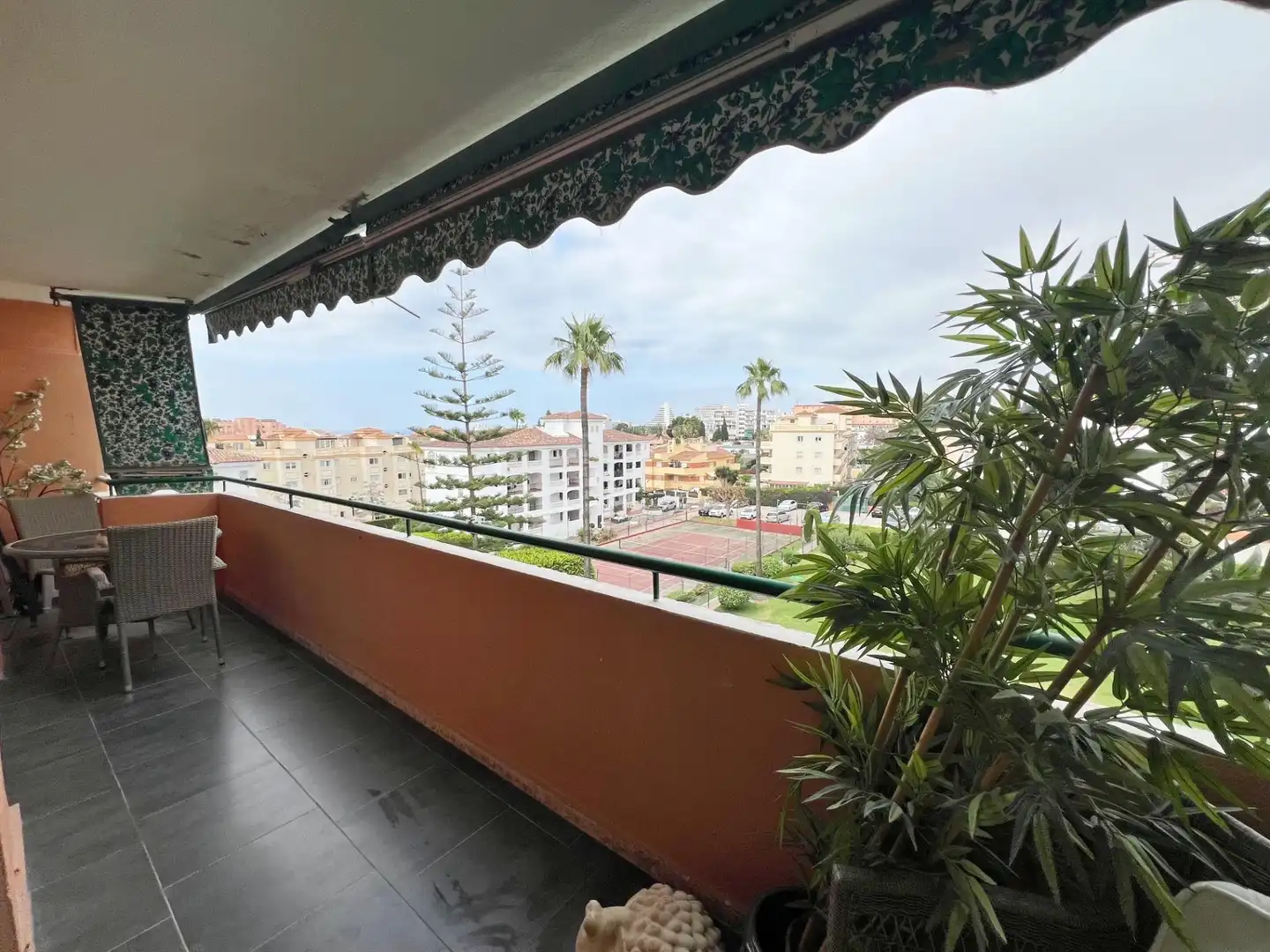 Terrasse von Wohnung zum Verkauf in Torremolinos mit Klimaanlage, Privatgarten und Terrasse
