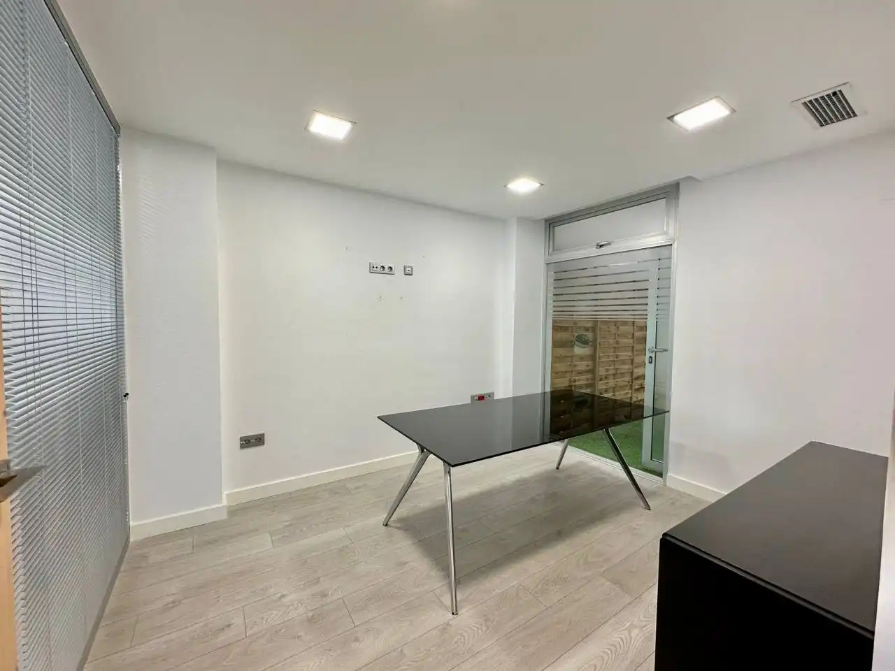 Oficina de alquiler en Torrevieja con Terraza