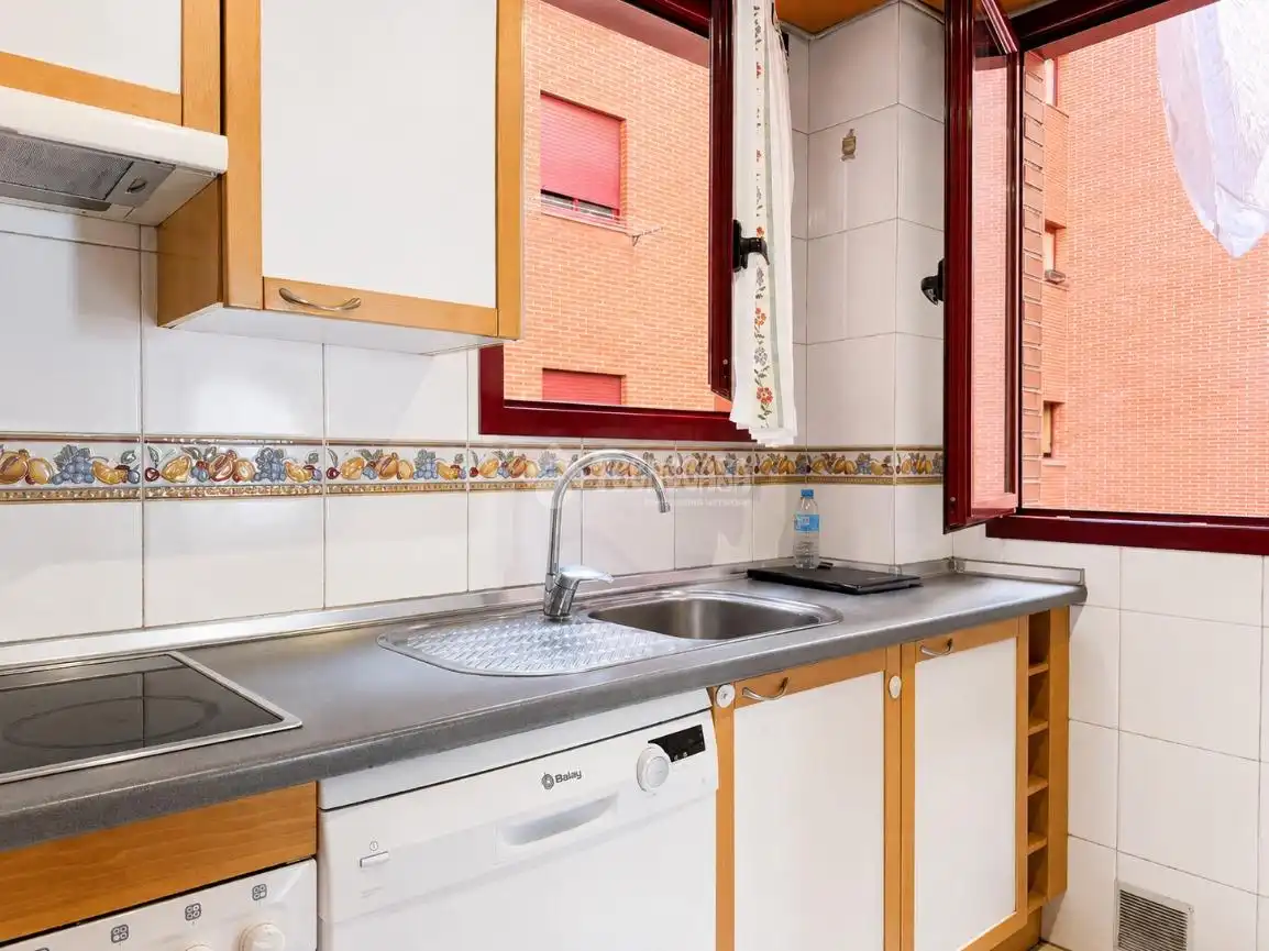 Kitchen of Flat for rent in Madrid  with Air Conditioner and Heating