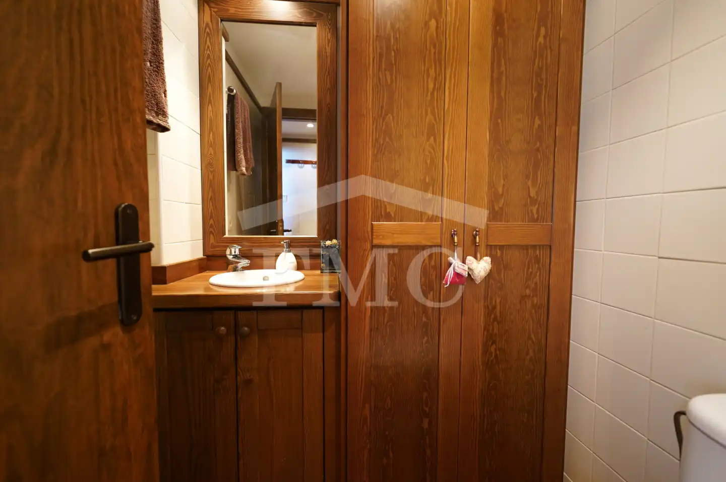 Bathroom of Houses for sale in Alp  with Heating, Parquet flooring and Terrace