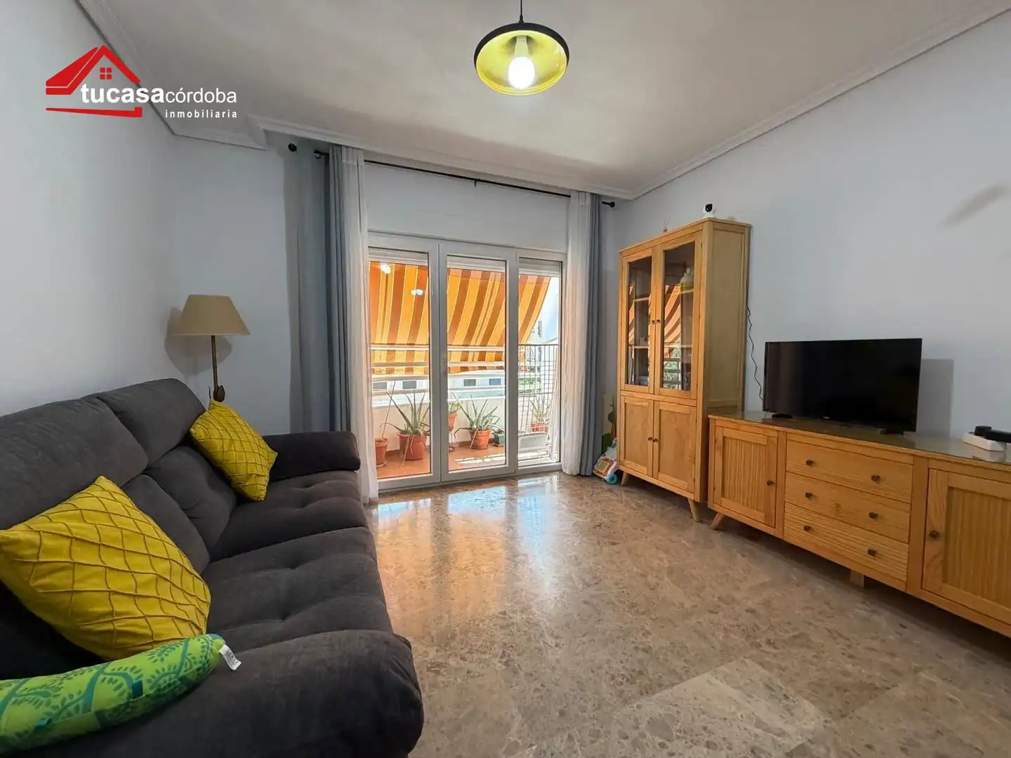 Sala d'estar de Pis en venda en Córdoba amb Aire condicionat i Terrassa