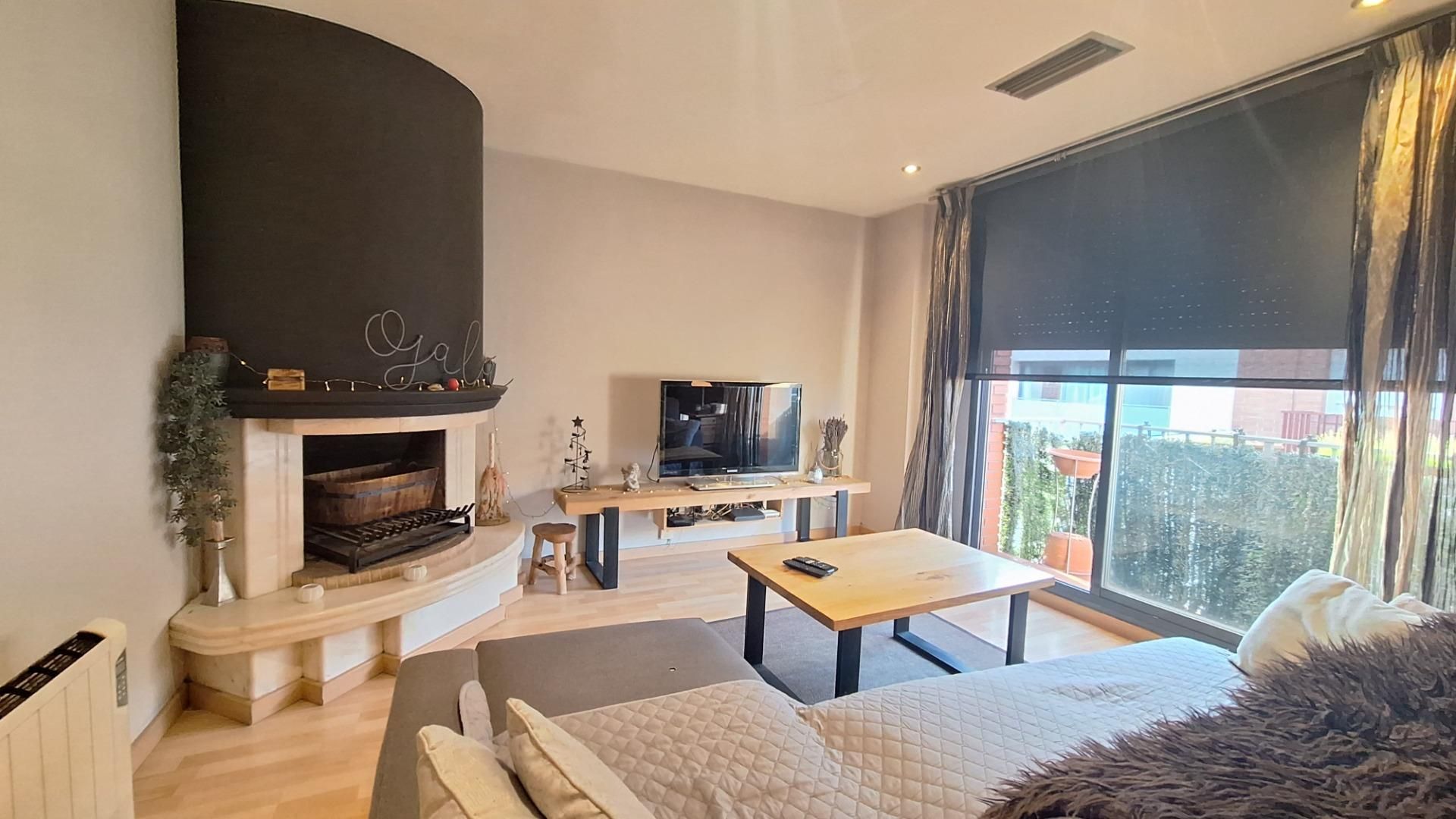 Living room of Flat for sale in Sabadell  with Heating, Parquet flooring and Terrace
