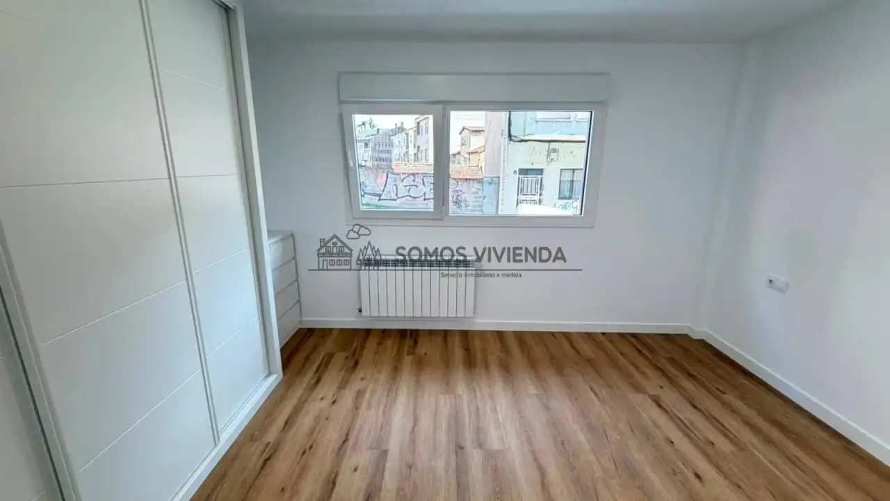 Dormitori de Apartament en venda en Ourense Capital  amb Calefacció i Terrassa