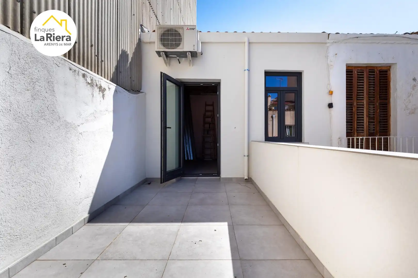 Exterior view of Buildings for sale in Arenys de Mar
