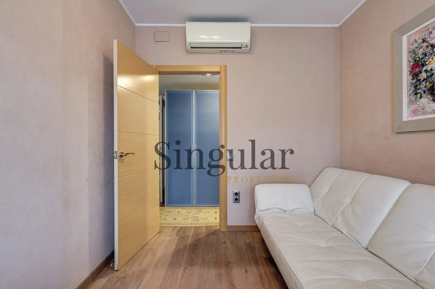 Schlafzimmer von Dachboden zur Miete in Barcelona mit Klimaanlage, Heizung und Privatgarten