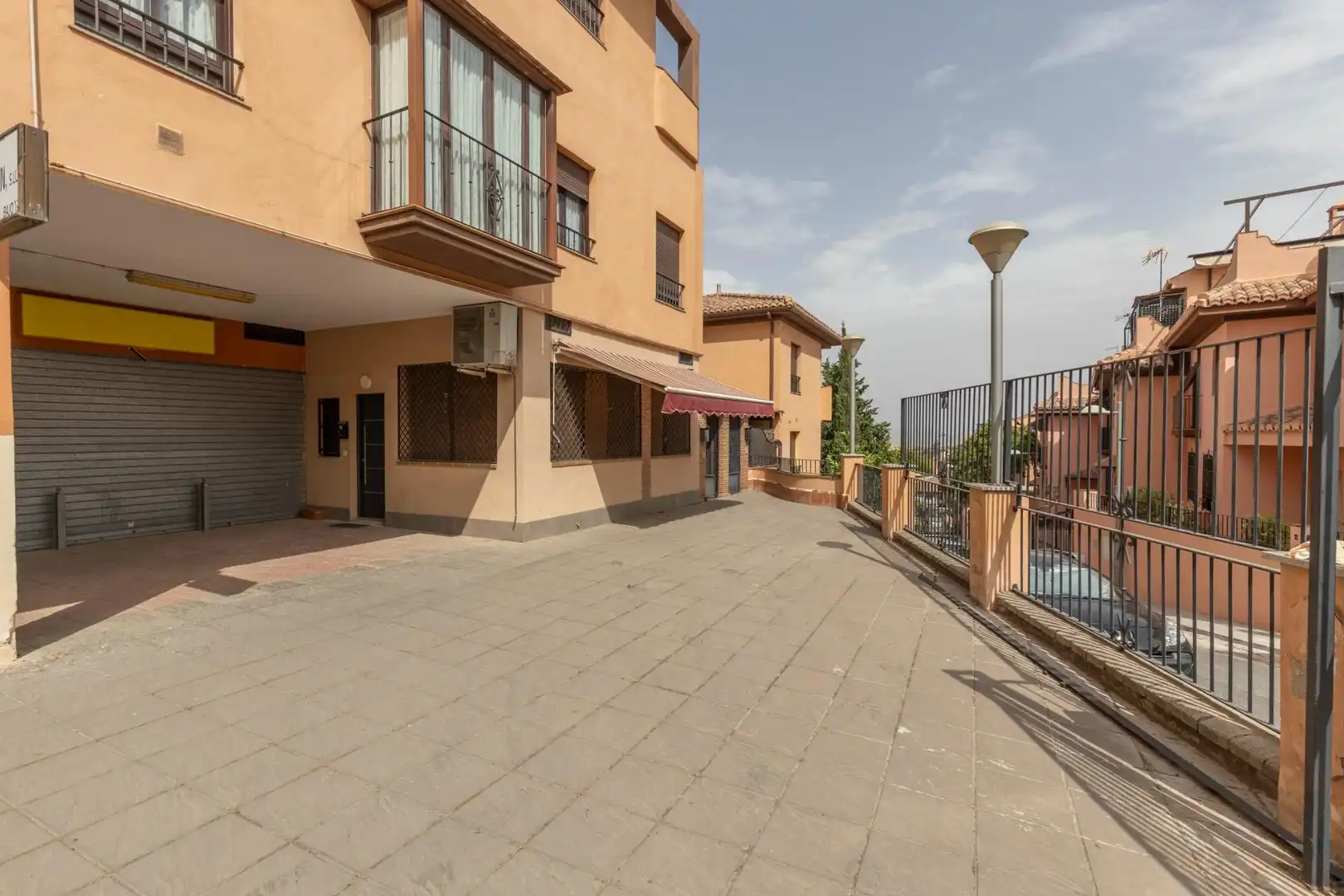 Vista exterior de Casa adosada en venda en Monachil amb Aire condicionat, Calefacció i Terrassa