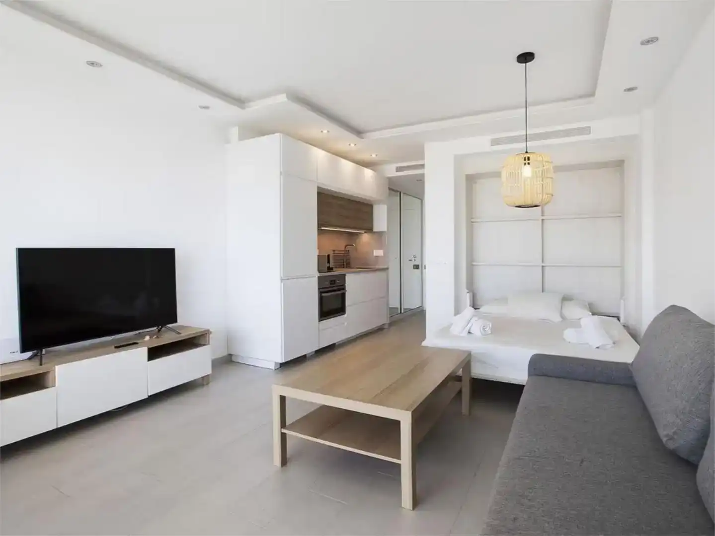 Living room of Study for rent in Torremolinos  with Air Conditioner, Swimming Pool and Balcony