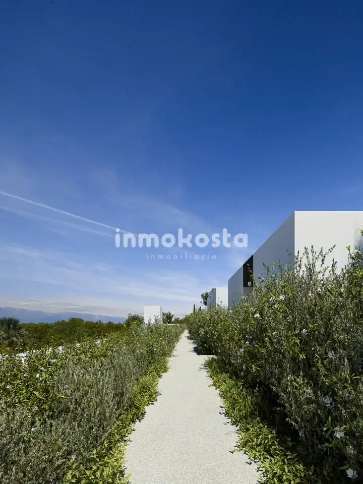 Vista exterior de Casa o xalet en venda en L'Alfàs del Pi amb Aire condicionat, Jardí privat i Terrassa