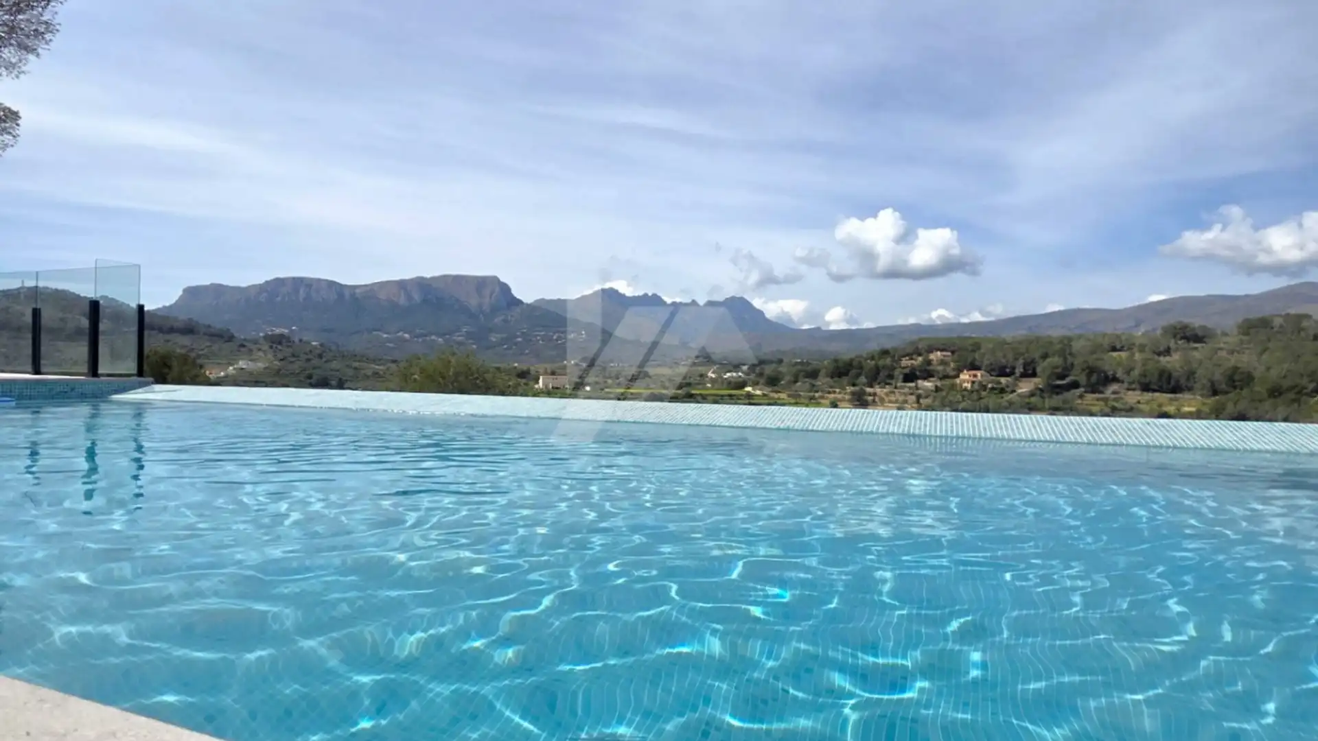Swimming pool of Houses for sale in Calpe / Calp  with Air Conditioner, Heating and Private garden