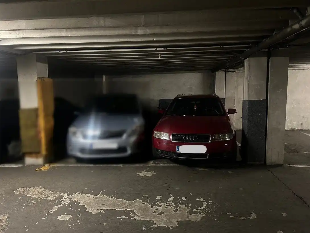 Parkplatz von Garage zur Miete in Centro