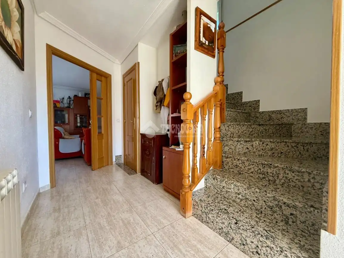 Casa adosada en venta en Alovera con Aire acondicionado