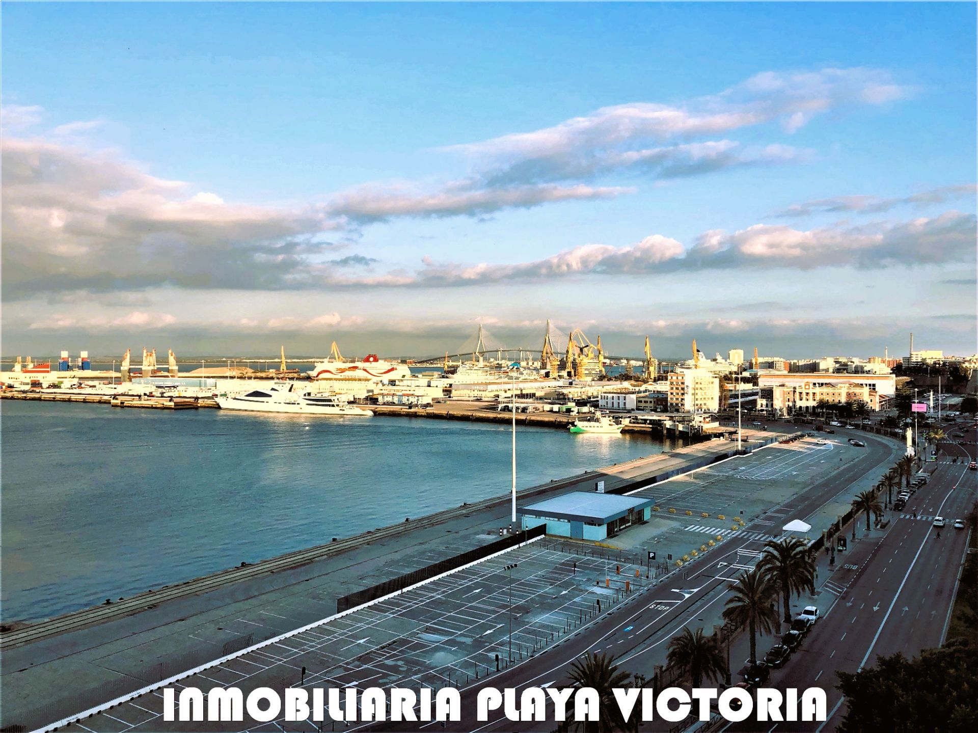 Vista exterior de Piso en venta en  Cádiz Capital con Aire acondicionado y Balcón