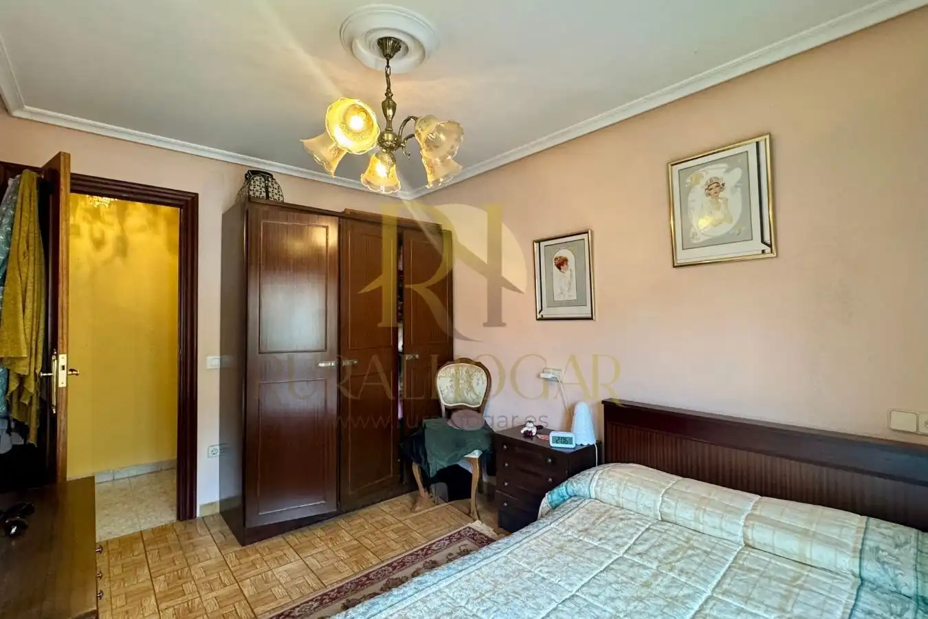 Dormitori de Casa o xalet en venda en La Pola de Gordón  amb Calefacció i Jardí privat