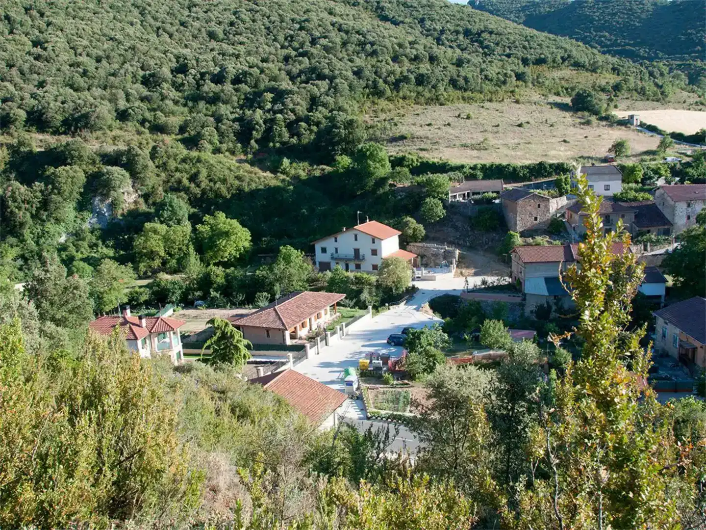 Vista exterior de Finca rústica en venda en Zambrana amb Jardí privat, Parquet i Moblat