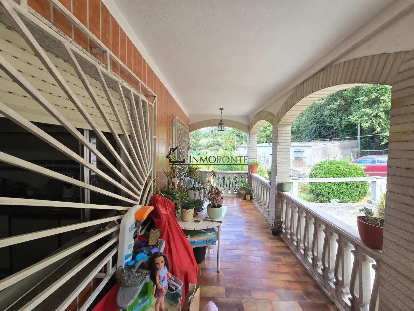 Terrassa de Casa o xalet en venda en Pontevedra Capital  amb Jardí privat