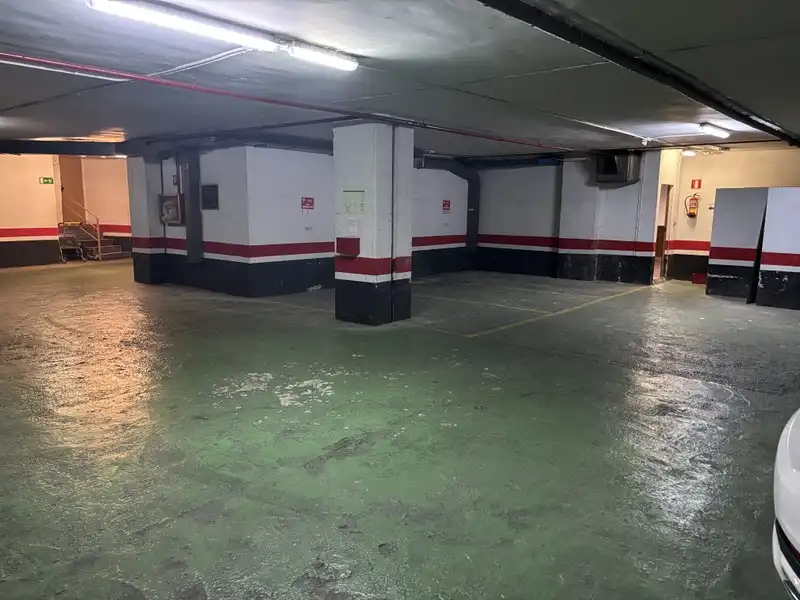 Parkplatz von Garage zur Miete in Zaragoza