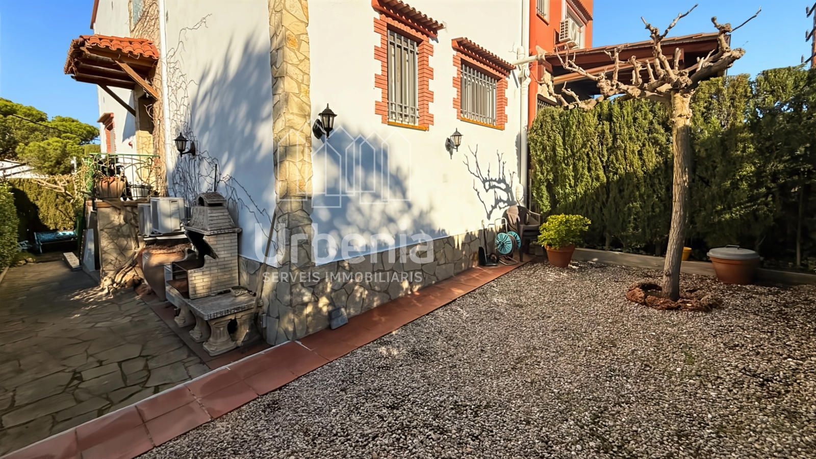 Vista exterior de Casa o xalet en venda en Arenys de Mar amb Aire condicionat, Calefacció i Jardí privat