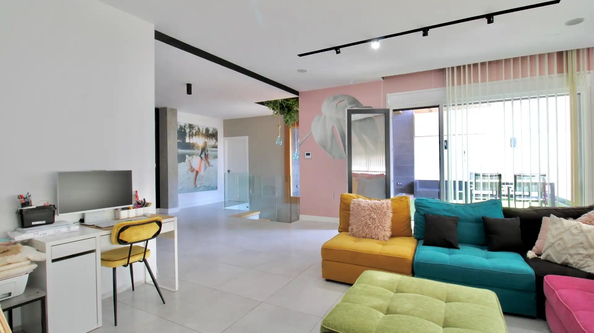 Sala de estar de Casa adosada en venta en Armilla con Aire acondicionado, Calefacción y Jardín privado