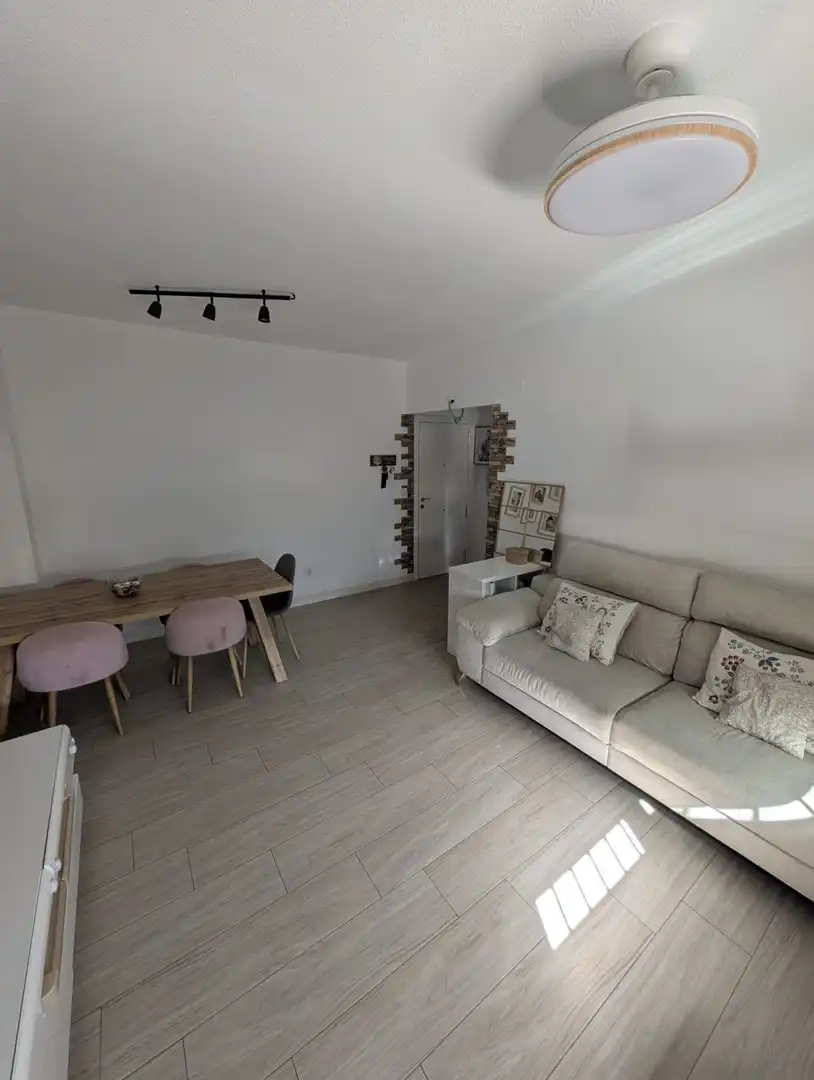 Sala d'estar de Pis en venda en Sevilla amb Aire condicionat i Piscina comunitària