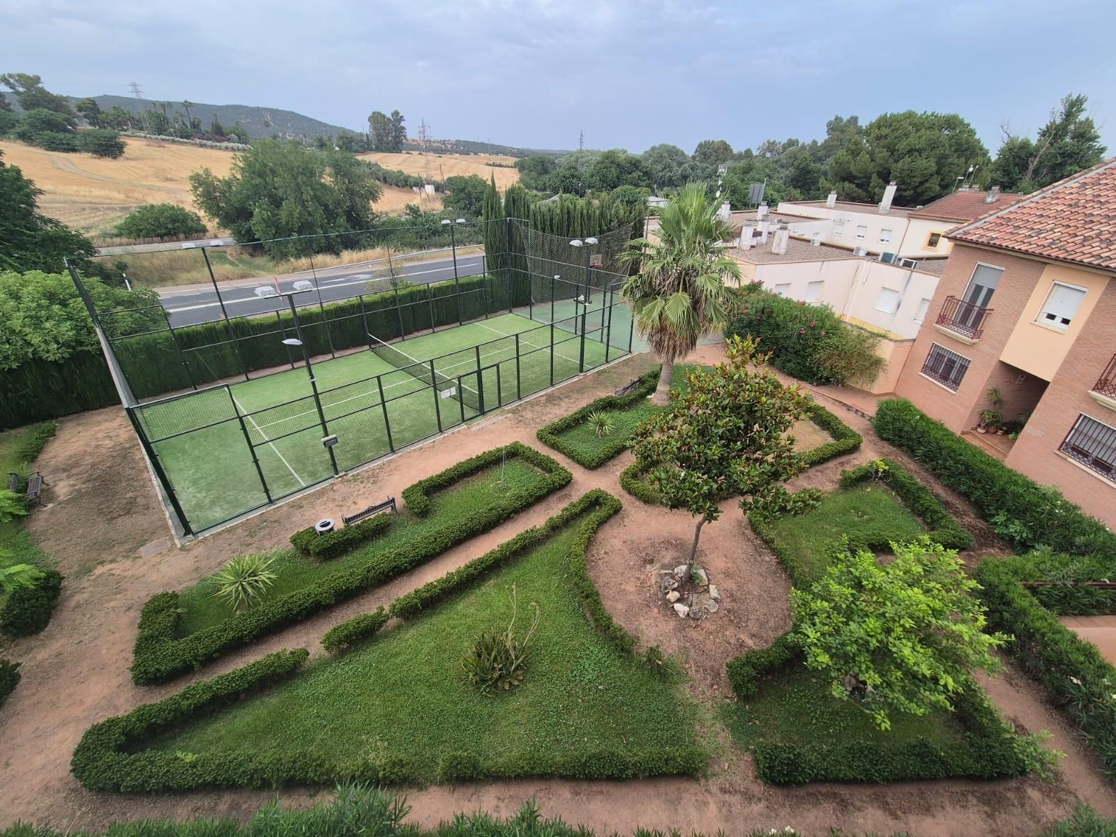 Jardí de Casa adosada en venda en  Córdoba Capital amb Aire condicionat, Terrassa i Traster