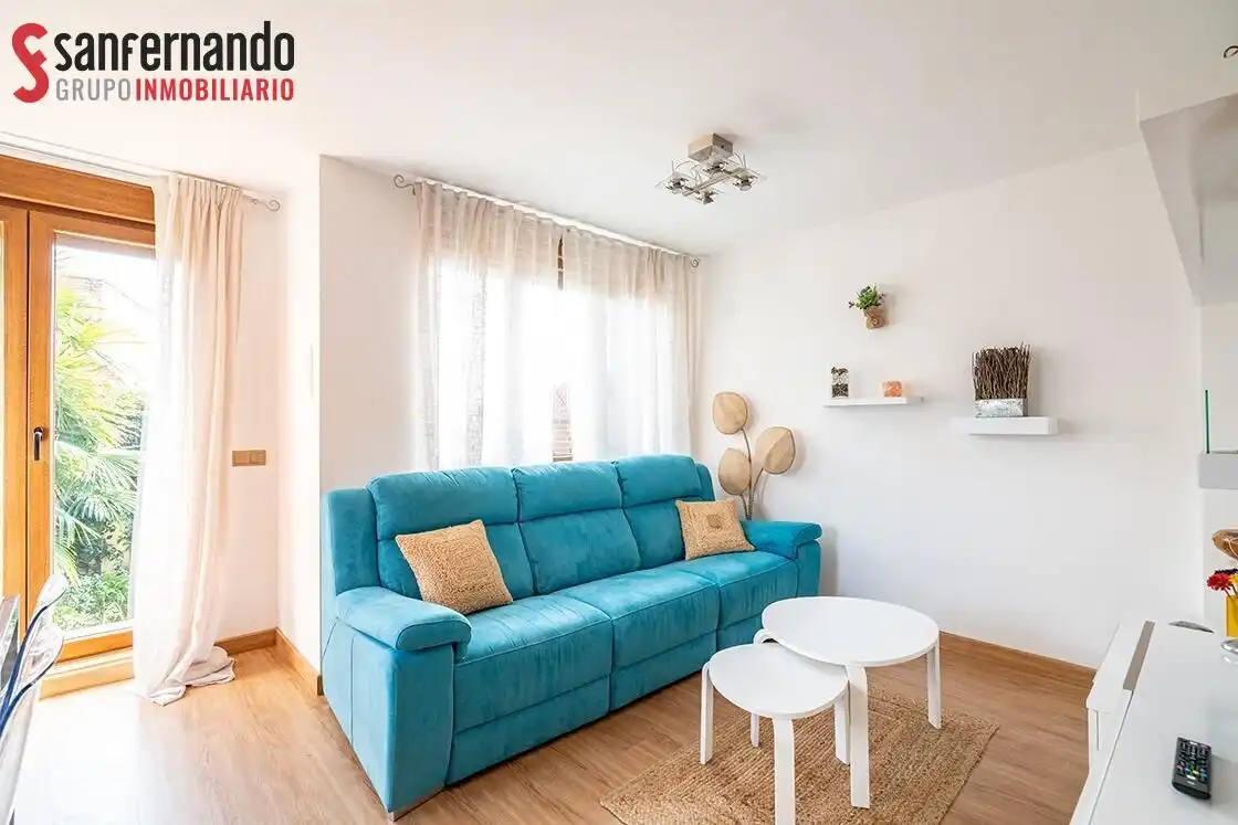Sala de estar de Casa adosada en venta en Suances con Calefacción, Jardín privado y Terraza