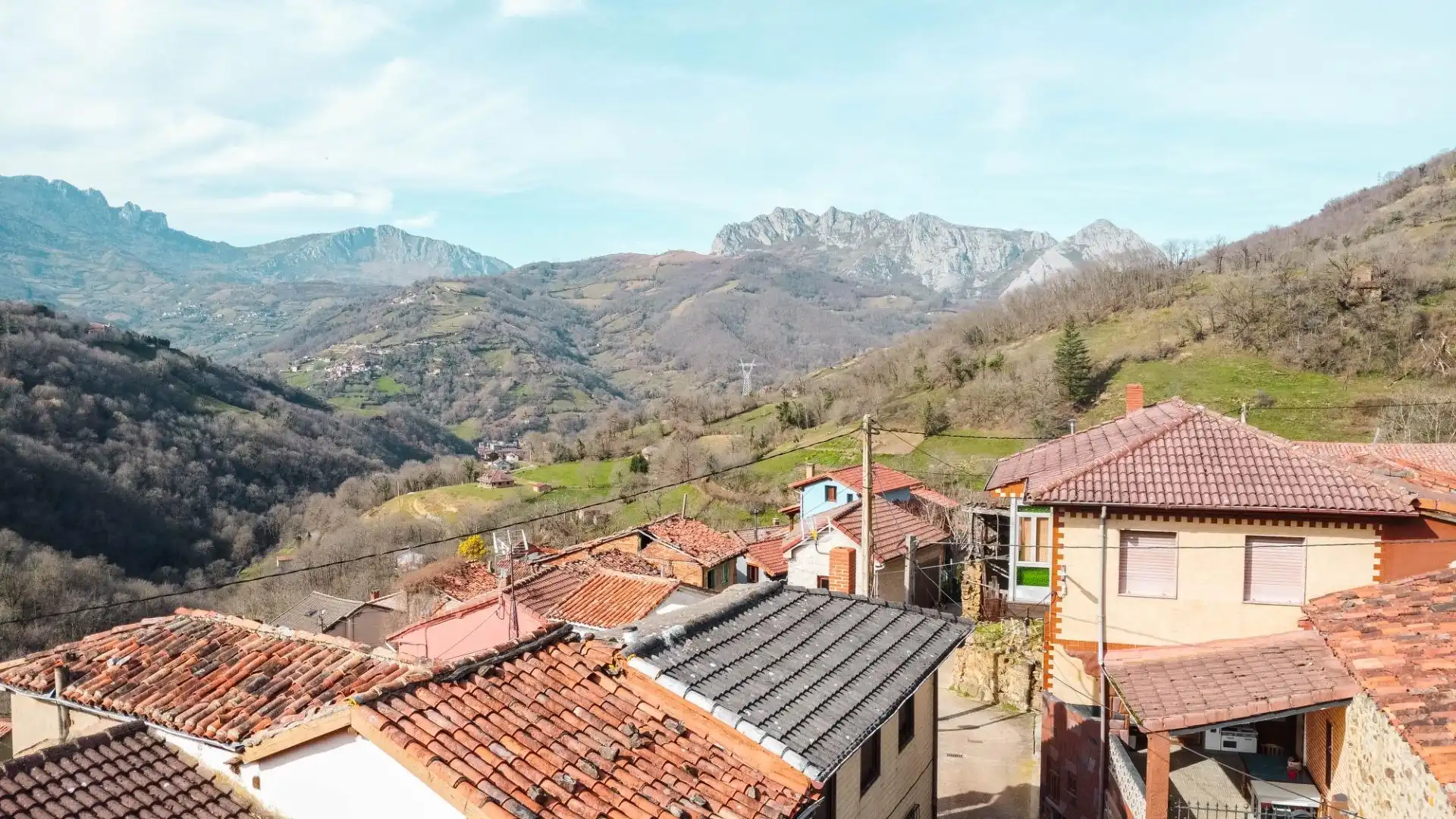 Vista exterior de Casa o xalet en venda en Riosa amb Jardí privat
