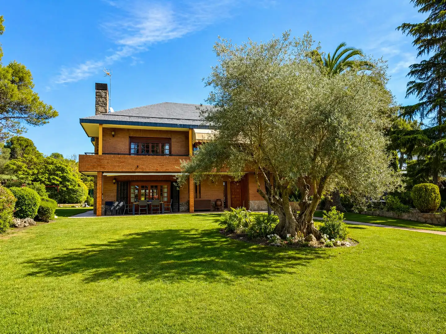 Exterior view of Houses for sale in Boadilla del Monte  with Heating, Private garden and Storage room