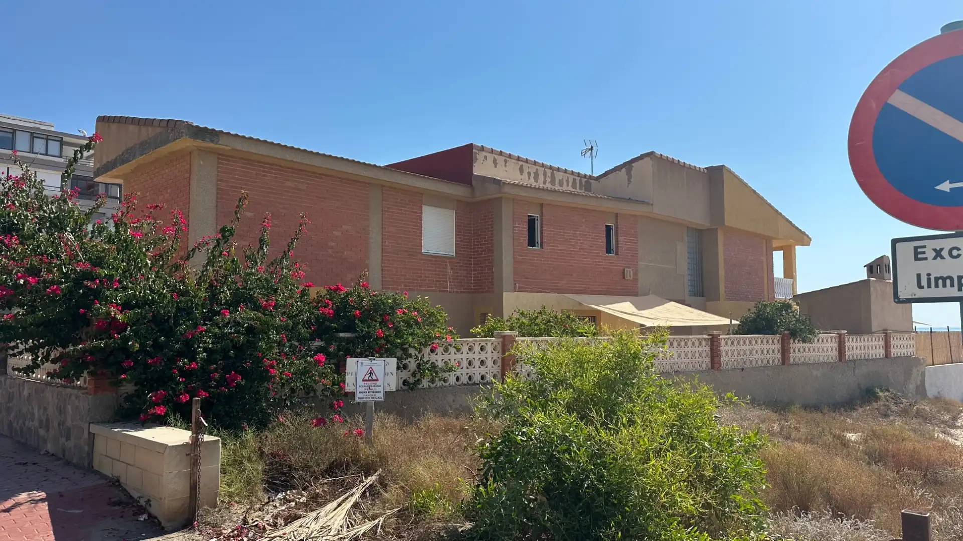 Vista exterior de Casa o xalet en venda en Guardamar del Segura amb Aire condicionat, Terrassa i Traster