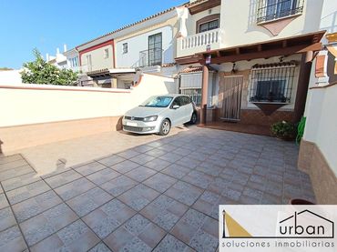 Maison mitoyenne avec balcon à vendre à Avenida de la Laguna