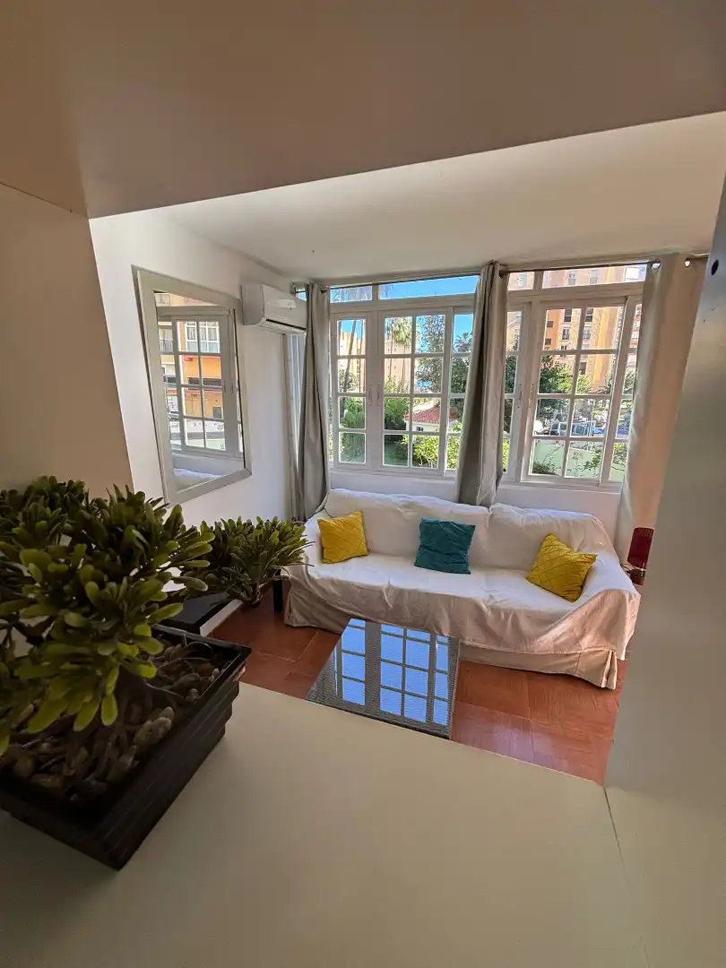 Sala d'estar de Apartament de lloguer en Torremolinos amb Moblat i Piscina comunitària
