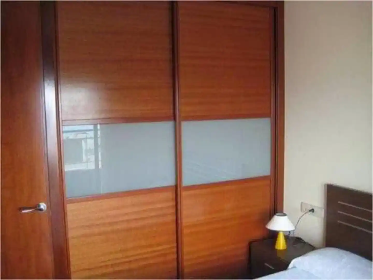 Bedroom of Flat for rent in Vigo   with Parquet flooring, Storage room and Furnished