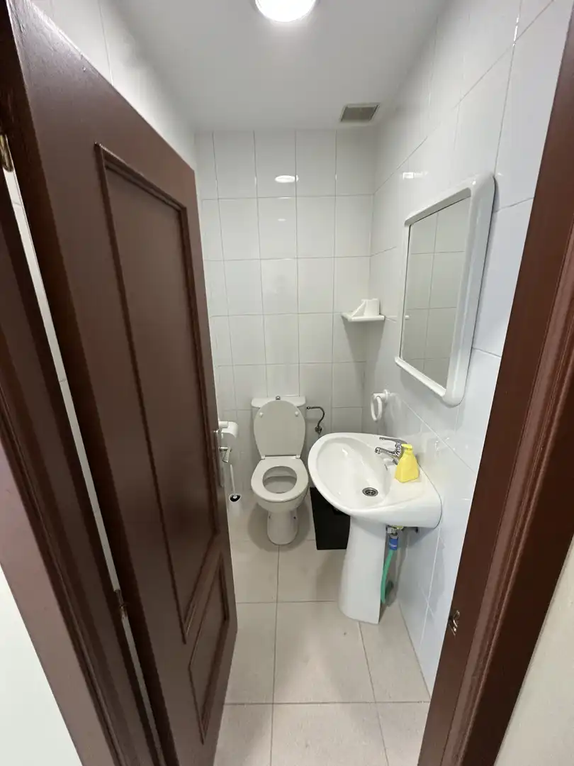 Badezimmer von Geschaftsraum zur Miete in Llanes