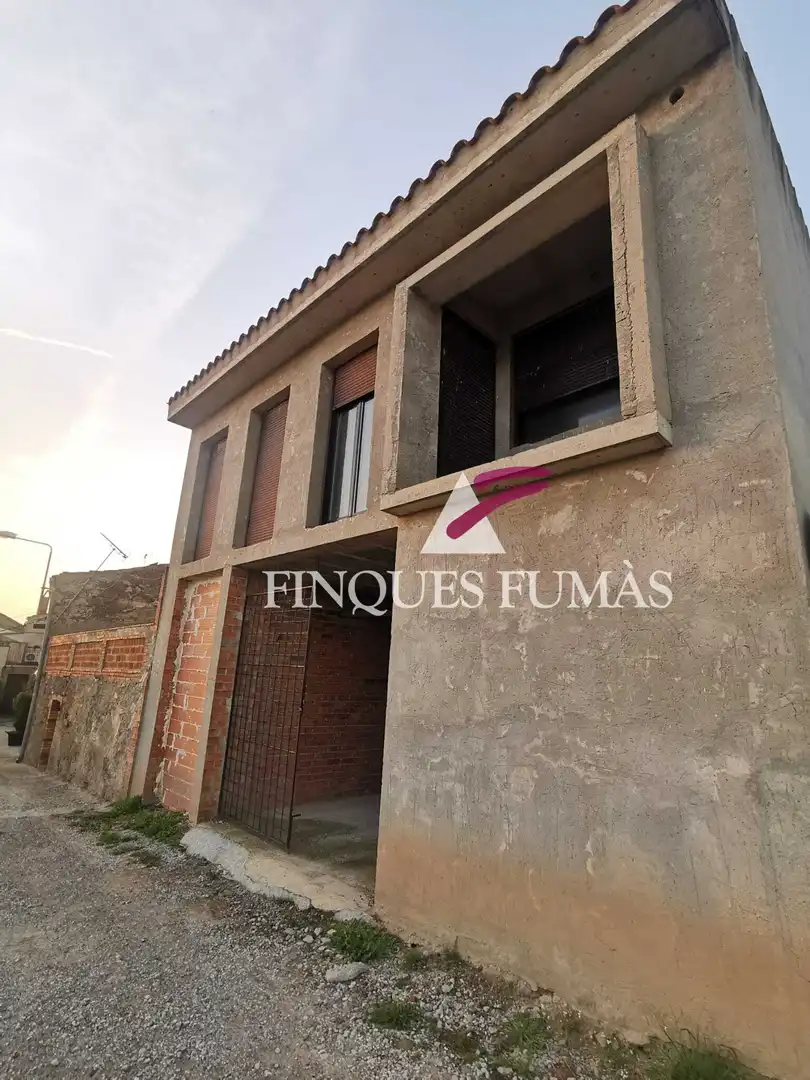 Vista exterior de Casa o xalet en venda en Tàrrega amb Traster i Balcó