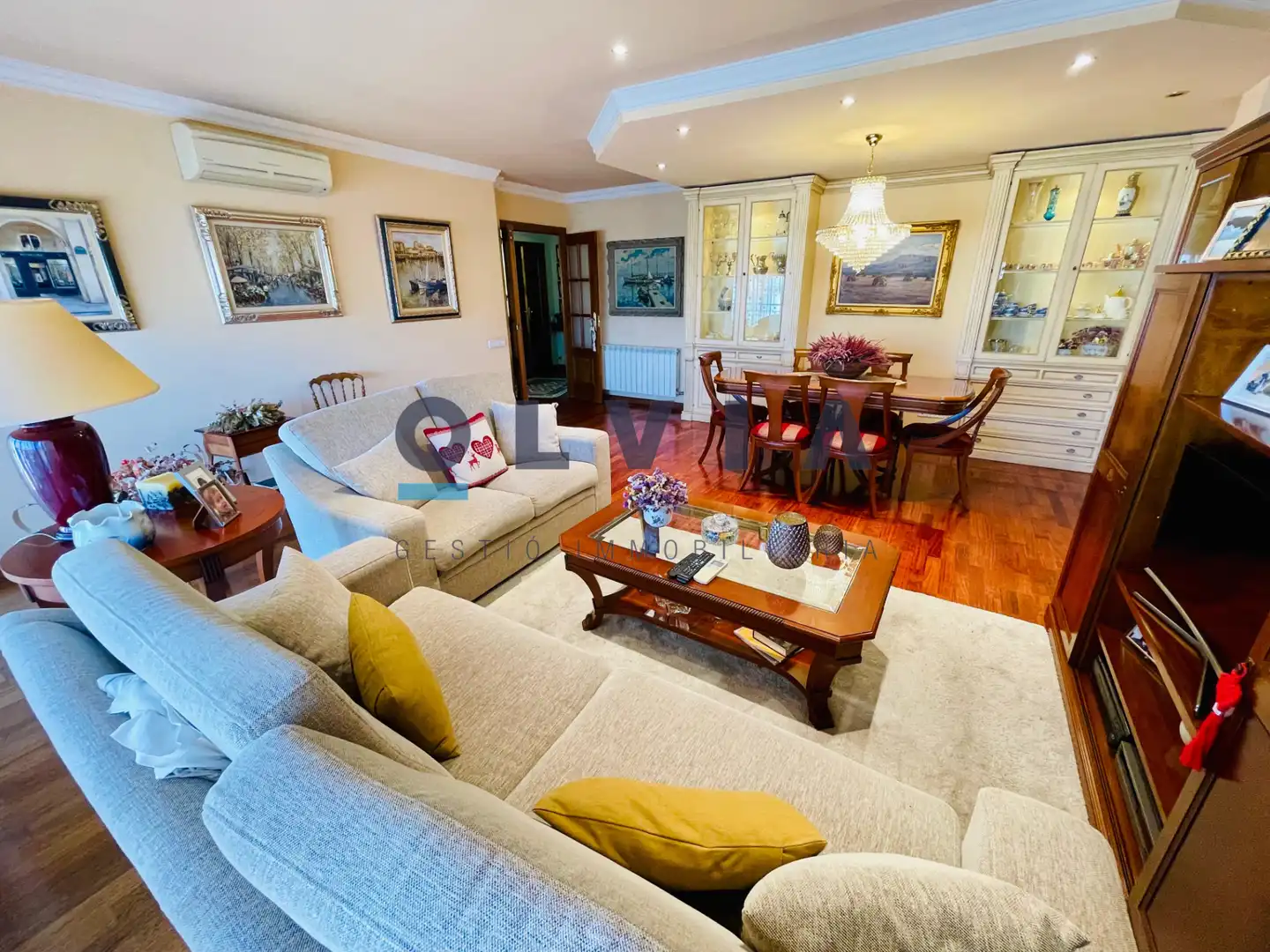 Living room of Duplexes for sale in Terrassa  with Air Conditioner, Heating and Parquet flooring