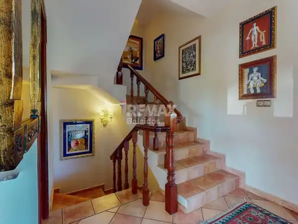 Casa adosada en venta en Vigo  con Calefacción, Jardín privado y Terraza