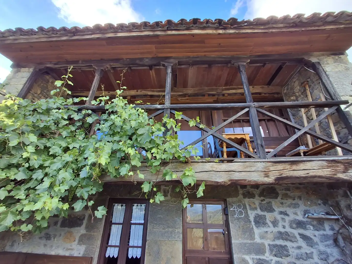 Vista exterior de Casa o xalet en venda en Quirós amb Jardí privat, Terrassa i Balcó
