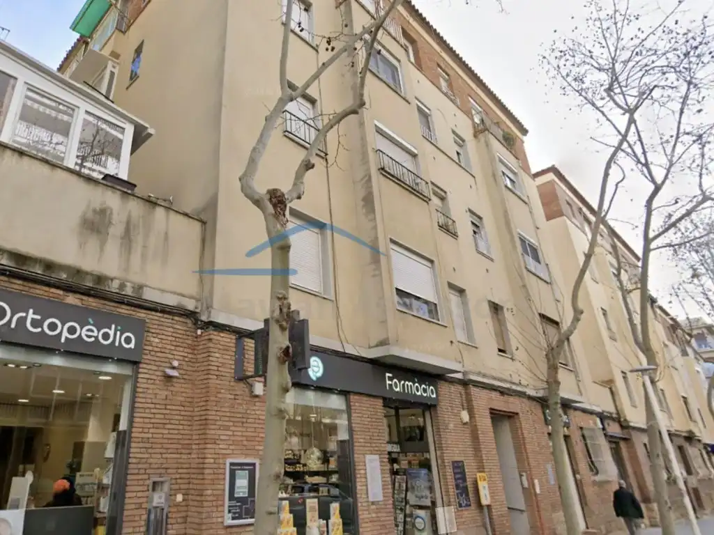 Vista exterior de Piso en venta en Sabadell