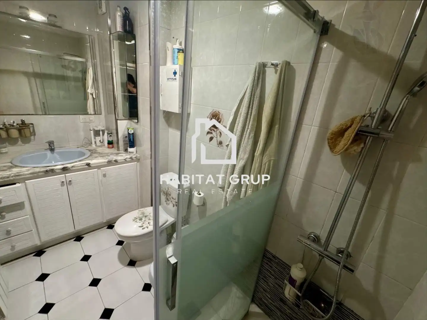 Bathroom of Flat for sale in Girona  with Heating and Terrace