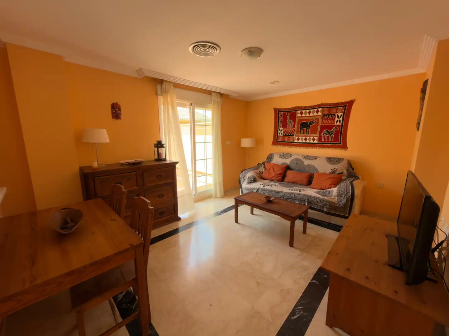 Sala d'estar de Àtic en venda en Marbella amb Aire condicionat, Terrassa i Piscina comunitària